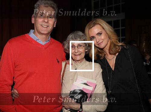 Amsterdam, 21 Februari 2019
Uitreiking boek Daphne Deckers, Dubbel Zes
Daphne Deckers met broer Clark Deckers en Miep Deckers
