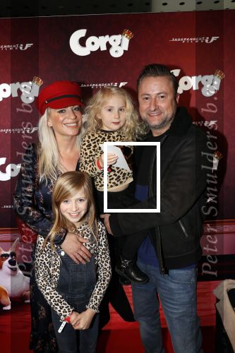 Amsterdam 10 februari 2019
Premiere Corgi in pathe arena. Dennis Weening met partner Stella en dochter Lola en dochter Coco