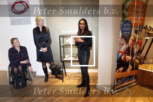 Amsterdam 4 februari 2019
Presentatie armbandje câ€™est Moi  (Art) voor de Esther Vergeer foundation.
Aanwezig zijn Esther Vergeer Quinty Trustfull Anouk Smulders Evelien de Bruijn en Mark Teurlings.