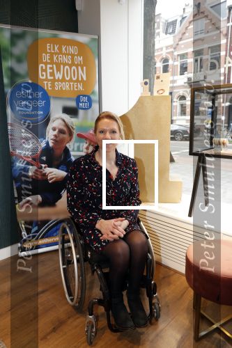 Amsterdam 4 februari 2019
Presentatie armbandje câ€™est Moi  (Art) voor de Esther Vergeer foundation.
Aanwezig zijn Esther Vergeer Quinty Trustfull Anouk Smulders Evelien de Bruijn en Mark Teurlings.