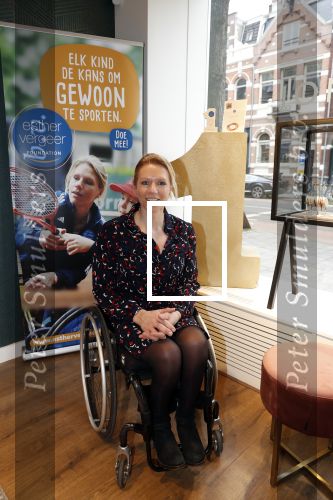 Amsterdam 4 februari 2019
Presentatie armbandje câ€™est Moi  (Art) voor de Esther Vergeer foundation.
Aanwezig zijn Esther Vergeer Quinty Trustfull Anouk Smulders Evelien de Bruijn en Mark Teurlings.