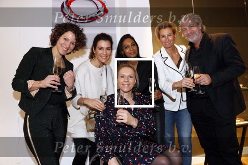 Amsterdam 4 februari 2019
Presentatie armbandje câ€™est Moi  (Art) voor de Esther Vergeer foundation.
Aanwezig zijn Esther Vergeer Quinty Trustfull Anouk Smulders Evelien de Bruijn en Mark Teurlings.