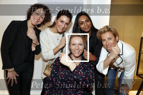 Amsterdam 4 februari 2019
Presentatie armbandje câ€™est Moi  (Art) voor de Esther Vergeer foundation.
Aanwezig zijn Esther Vergeer Quinty Trustfull Anouk Smulders Evelien de Bruijn en Mark Teurlings.
