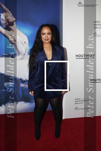 Amsterdam 14 maart 2019
Premiere het nationale ballet in de stopera. Eva Simons kwam met haar nieuwe vriend en â€¦