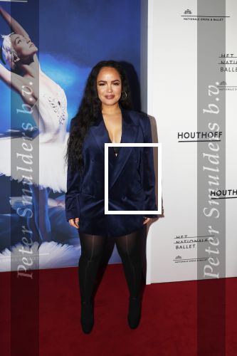 Amsterdam 14 maart 2019
Premiere het nationale ballet in de stopera. Eva Simons kwam met haar nieuwe vriend en â€¦