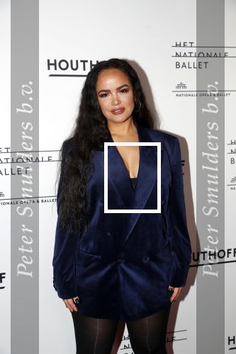 Amsterdam 14 maart 2019
Premiere het nationale ballet in de stopera. Eva Simons kwam met haar nieuwe vriend en â€¦