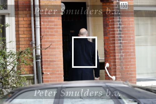 Amsterdam 13 februari 2019
Felix Rottenberg koopt bloemen op de cornelis schuytstraat en brengt ze naar oud burgemeester Ed V Tijn .