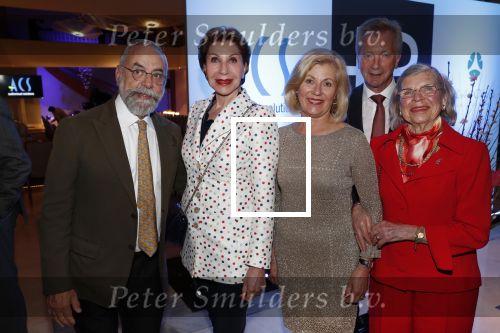 Amsterdam 3 maart 2019
Modeshow Paul Schulten in het Okura. Oscar Hammerstein Tonnie Tunissen Hank Heijn en Jan kamminga met zijn vrouw