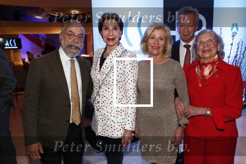 Amsterdam 3 maart 2019
Modeshow Paul Schulten in het Okura. Oscar Hammerstein Tonnie Tunissen Hank Heijn en Jan kamminga met zijn vrouw