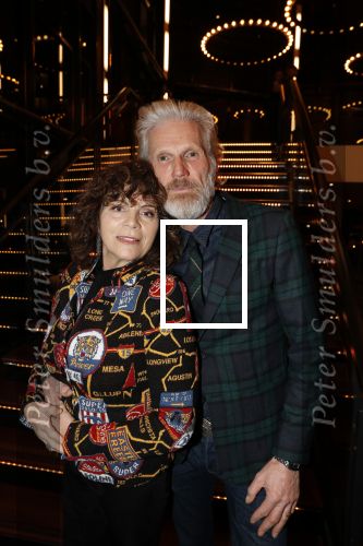 Zaandag 4 februari 2019
PremiÃ¨re Laten we eerlijk zijn in het zaantheater. Henriette Tol met man