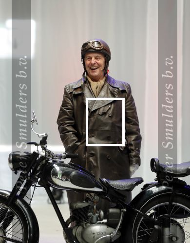 Enschede 26 februari 2019
Presentatie cast van Hanna van Hendrik met oa Huub Stapel en Johanna ter Steege. Presentatie is op vliegveld Twente.