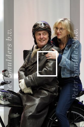 Enschede 26 februari 2019
Presentatie cast van Hanna van Hendrik met oa Huub Stapel en Johanna ter Steege. Presentatie is op vliegveld Twente.
