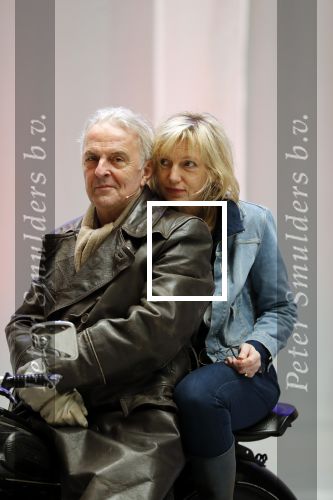 Enschede 26 februari 2019
Presentatie cast van Hanna van Hendrik met oa Huub Stapel en Johanna ter Steege. Presentatie is op vliegveld Twente.