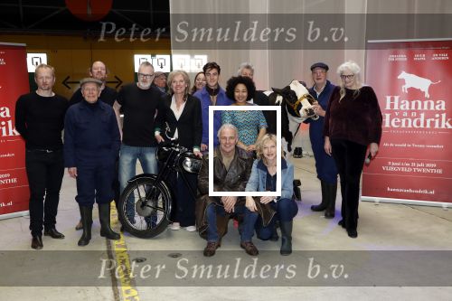 Enschede 26 februari 2019
Presentatie cast van Hanna van Hendrik met oa Huub Stapel en Johanna ter Steege. Presentatie is op vliegveld Twente.