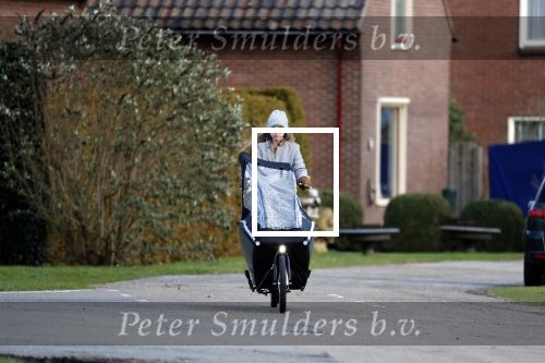 Vreeland 8 februari 2019
Inge Schrama op de bakfiets bij haar nieuwe huis in Vreeland.
