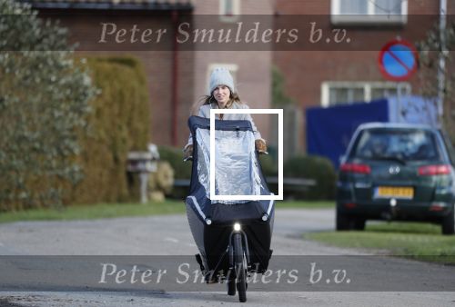 Vreeland 8 februari 2019
Inge Schrama op de bakfiets bij haar nieuwe huis in Vreeland.