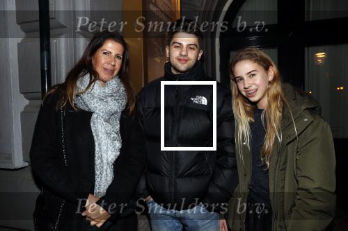 Amsterdam 15 februari 2019
Premiere de verleiders in Carre. Isa Hoes met haar linderen Merlijn en Vlinder