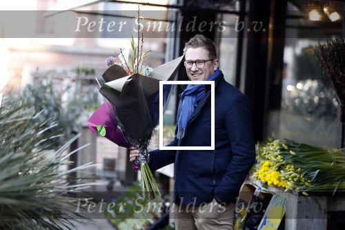 Amsterdam 14 februari 2019
JaÃ¯r Ferwerda haalt bloemen voor zijn vrouw en schoonmoeder bij bloemist Arjan.