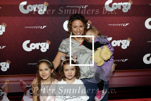 Amsterdam 10 februari 2019
Premiere Corgi in pathe arena.  Jessica Mendels met dochter IIse en dochter Eva Keesje