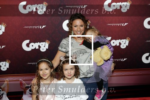 Amsterdam 10 februari 2019
Premiere Corgi in pathe arena.  Jessica Mendels met dochter IIse en dochter Eva Keesje