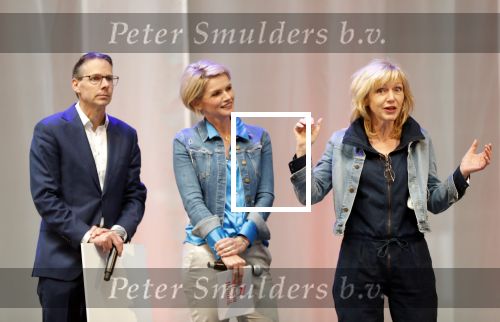 Enschede 26 februari 2019
Presentatie cast van Hanna van Hendrik met oa Huub Stapel en Johanna ter Steege. Presentatie is op vliegveld Twente.