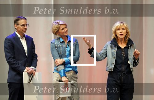 Enschede 26 februari 2019
Presentatie cast van Hanna van Hendrik met oa Huub Stapel en Johanna ter Steege. Presentatie is op vliegveld Twente.