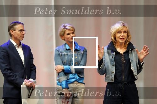 Enschede 26 februari 2019
Presentatie cast van Hanna van Hendrik met oa Huub Stapel en Johanna ter Steege. Presentatie is op vliegveld Twente.