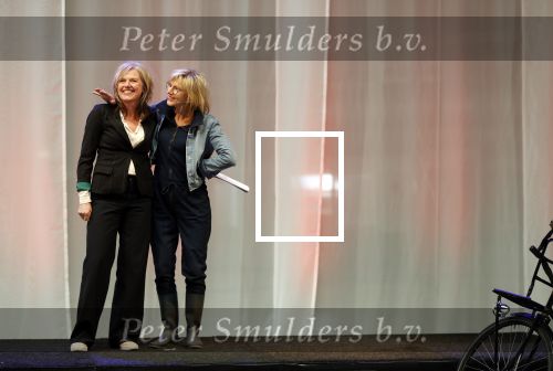 Enschede 26 februari 2019
Presentatie cast van Hanna van Hendrik met oa Huub Stapel en Johanna ter Steege. Presentatie is op vliegveld Twente.