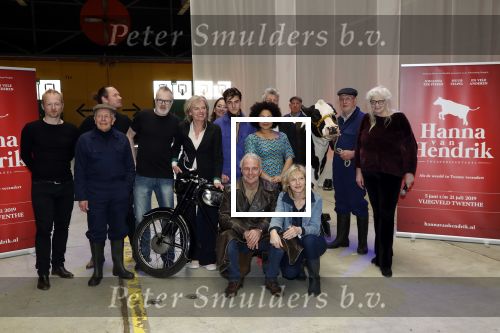 Enschede 26 februari 2019
Presentatie cast van Hanna van Hendrik met oa Huub Stapel en Johanna ter Steege. Presentatie is op vliegveld Twente.