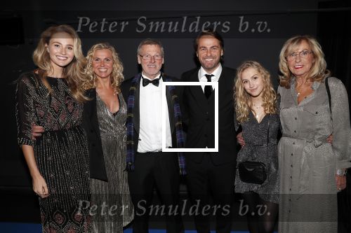 Hilversum 11 maart 2019
Uitreiking BUMA prijzen in studio 21. John Ewbank met Kelly Weekers Day Ewbank zijn zus en ouders.