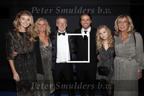 Hilversum 11 maart 2019
Uitreiking BUMA prijzen in studio 21. John Ewbank met Kelly Weekers Day Ewbank zijn zus en ouders.