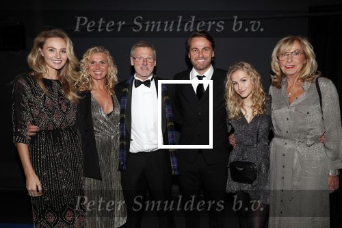 Hilversum 11 maart 2019
Uitreiking BUMA prijzen in studio 21. John Ewbank met Kelly Weekers Day Ewbank zijn zus en ouders.