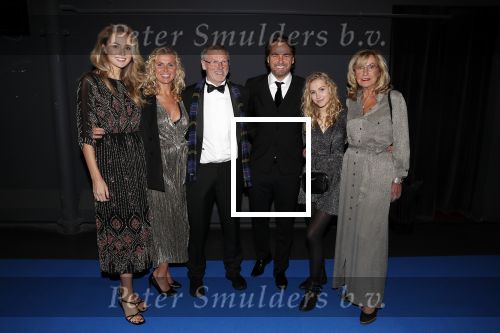 Hilversum 11 maart 2019
Uitreiking BUMA prijzen in studio 21. John Ewbank met Kelly Weekers Day Ewbank zijn zus en ouders.