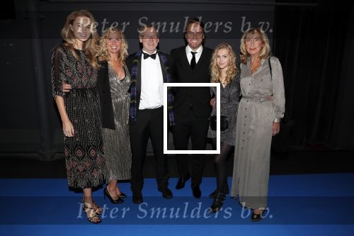 Hilversum 11 maart 2019
Uitreiking BUMA prijzen in studio 21. John Ewbank met Kelly Weekers Day Ewbank zijn zus en ouders.