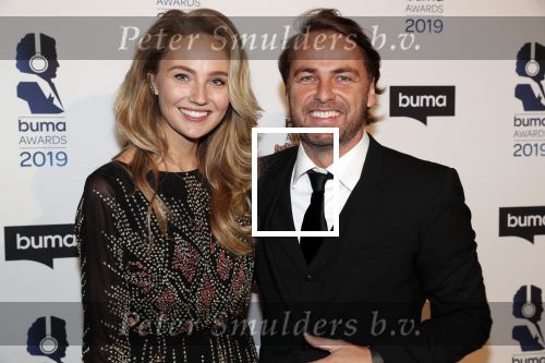 Hilversum 11 maart 2019
Uitreiking BUMA prijzen in studio 21. John Ewbank met Kelly Weekers Day Ewbank zijn zus en ouders.