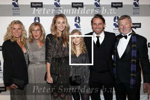 Hilversum 11 maart 2019
Uitreiking BUMA prijzen in studio 21. John Ewbank met Kelly Weekers Day Ewbank zijn zus en ouders.