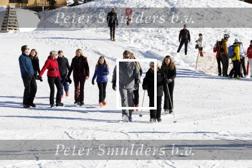 Lech 25 februari 2019
Koning Willem-Alexander, Koningin MÃ¡xima, Prinses Beatrix, Prins Constantijn, Prinses Laurentien en de prinsessen Amalia, Alexia en Ariane samen met Eloise, Leonore en Claus-Casimir tijdens de fotosessie tijdens de wintersportvakantie in Lech.