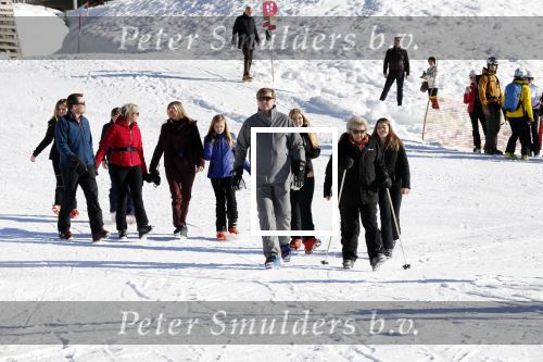 Lech 25 februari 2019
Koning Willem-Alexander, Koningin MÃ¡xima, Prinses Beatrix, Prins Constantijn, Prinses Laurentien en de prinsessen Amalia, Alexia en Ariane samen met Eloise, Leonore en Claus-Casimir tijdens de fotosessie tijdens de wintersportvakantie in Lech.