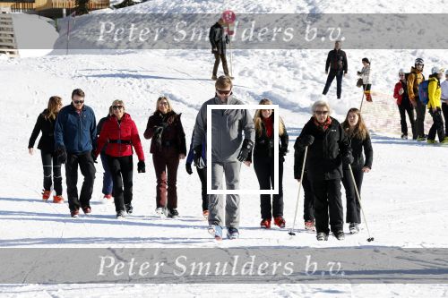 Lech 25 februari 2019
Koning Willem-Alexander, Koningin MÃ¡xima, Prinses Beatrix, Prins Constantijn, Prinses Laurentien en de prinsessen Amalia, Alexia en Ariane samen met Eloise, Leonore en Claus-Casimir tijdens de fotosessie tijdens de wintersportvakantie in Lech.