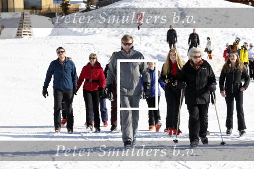 Lech 25 februari 2019
Koning Willem-Alexander, Koningin MÃ¡xima, Prinses Beatrix, Prins Constantijn, Prinses Laurentien en de prinsessen Amalia, Alexia en Ariane samen met Eloise, Leonore en Claus-Casimir tijdens de fotosessie tijdens de wintersportvakantie in Lech.