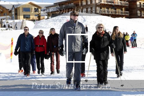 Lech 25 februari 2019
Koning Willem-Alexander, Koningin MÃ¡xima, Prinses Beatrix, Prins Constantijn, Prinses Laurentien en de prinsessen Amalia, Alexia en Ariane samen met Eloise, Leonore en Claus-Casimir tijdens de fotosessie tijdens de wintersportvakantie in Lech.