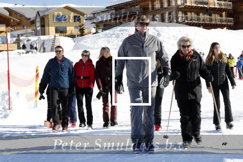 Lech 25 februari 2019
Koning Willem-Alexander, Koningin MÃ¡xima, Prinses Beatrix, Prins Constantijn, Prinses Laurentien en de prinsessen Amalia, Alexia en Ariane samen met Eloise, Leonore en Claus-Casimir tijdens de fotosessie tijdens de wintersportvakantie in Lech.
