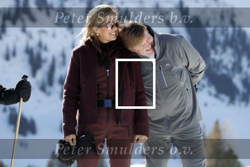 Lech 25 februari 2019
Koning Willem-Alexander, Koningin MÃ¡xima, Prinses Beatrix, Prins Constantijn, Prinses Laurentien en de prinsessen Amalia, Alexia en Ariane samen met Eloise, Leonore en Claus-Casimir tijdens de fotosessie tijdens de wintersportvakantie in Lech.