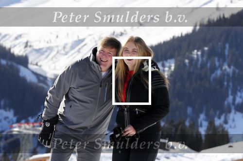 Lech 25 februari 2019
Koning Willem-Alexander, Koningin MÃ¡xima, Prinses Beatrix, Prins Constantijn, Prinses Laurentien en de prinsessen Amalia, Alexia en Ariane samen met Eloise, Leonore en Claus-Casimir tijdens de fotosessie tijdens de wintersportvakantie in Lech.