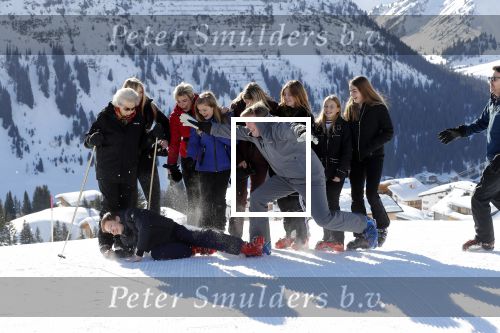 Lech 25 februari 2019
Koning Willem-Alexander, Koningin MÃ¡xima, Prinses Beatrix, Prins Constantijn, Prinses Laurentien en de prinsessen Amalia, Alexia en Ariane samen met Eloise, Leonore en Claus-Casimir tijdens de fotosessie tijdens de wintersportvakantie in Lech.