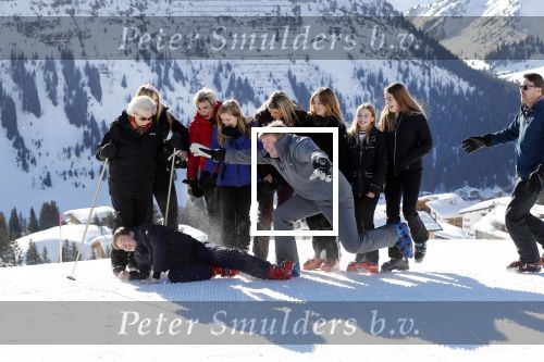 Lech 25 februari 2019
Koning Willem-Alexander, Koningin MÃ¡xima, Prinses Beatrix, Prins Constantijn, Prinses Laurentien en de prinsessen Amalia, Alexia en Ariane samen met Eloise, Leonore en Claus-Casimir tijdens de fotosessie tijdens de wintersportvakantie in Lech.