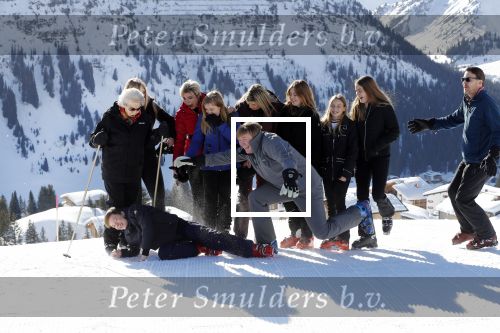 Lech 25 februari 2019
Koning Willem-Alexander, Koningin MÃ¡xima, Prinses Beatrix, Prins Constantijn, Prinses Laurentien en de prinsessen Amalia, Alexia en Ariane samen met Eloise, Leonore en Claus-Casimir tijdens de fotosessie tijdens de wintersportvakantie in Lech.