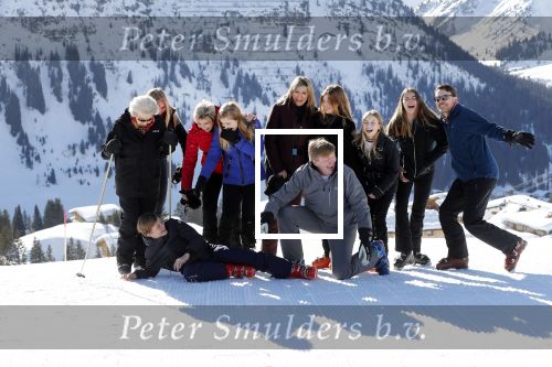 Lech 25 februari 2019
Koning Willem-Alexander, Koningin MÃ¡xima, Prinses Beatrix, Prins Constantijn, Prinses Laurentien en de prinsessen Amalia, Alexia en Ariane samen met Eloise, Leonore en Claus-Casimir tijdens de fotosessie tijdens de wintersportvakantie in Lech.