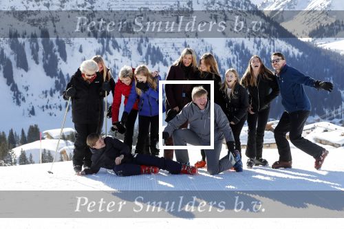 Lech 25 februari 2019
Koning Willem-Alexander, Koningin MÃ¡xima, Prinses Beatrix, Prins Constantijn, Prinses Laurentien en de prinsessen Amalia, Alexia en Ariane samen met Eloise, Leonore en Claus-Casimir tijdens de fotosessie tijdens de wintersportvakantie in Lech.