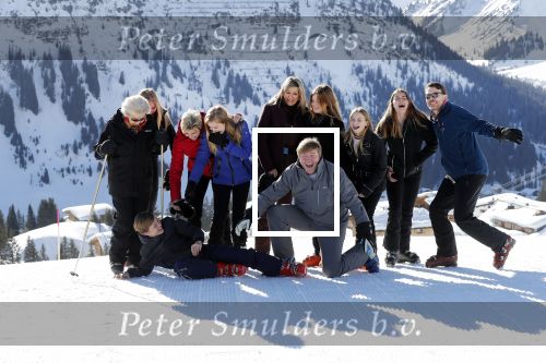 Lech 25 februari 2019
Koning Willem-Alexander, Koningin MÃ¡xima, Prinses Beatrix, Prins Constantijn, Prinses Laurentien en de prinsessen Amalia, Alexia en Ariane samen met Eloise, Leonore en Claus-Casimir tijdens de fotosessie tijdens de wintersportvakantie in Lech.